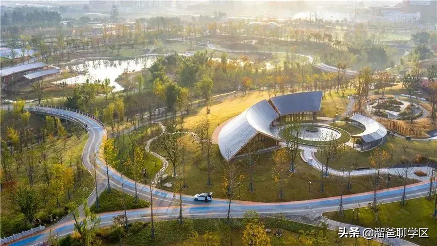 乘着大运会这缕“东风”，应该没有谁比东安湖还快