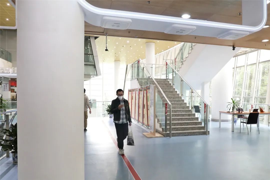 行业首个开放式无感智慧借阅系统，颜“智”在线，科技感十足！