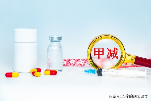 小腿脱皮是缺少什么营养,小腿脱皮像鱼鳞是缺维生素吗