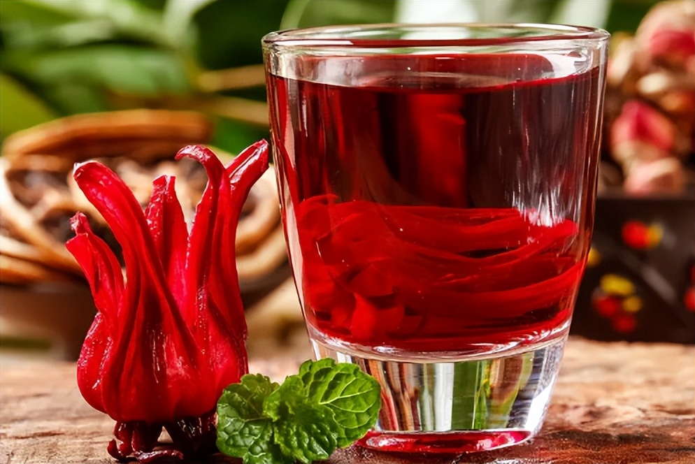 仲夏来袭，建议女性：“不食2饭，常饮4水”，气质优雅显魅力