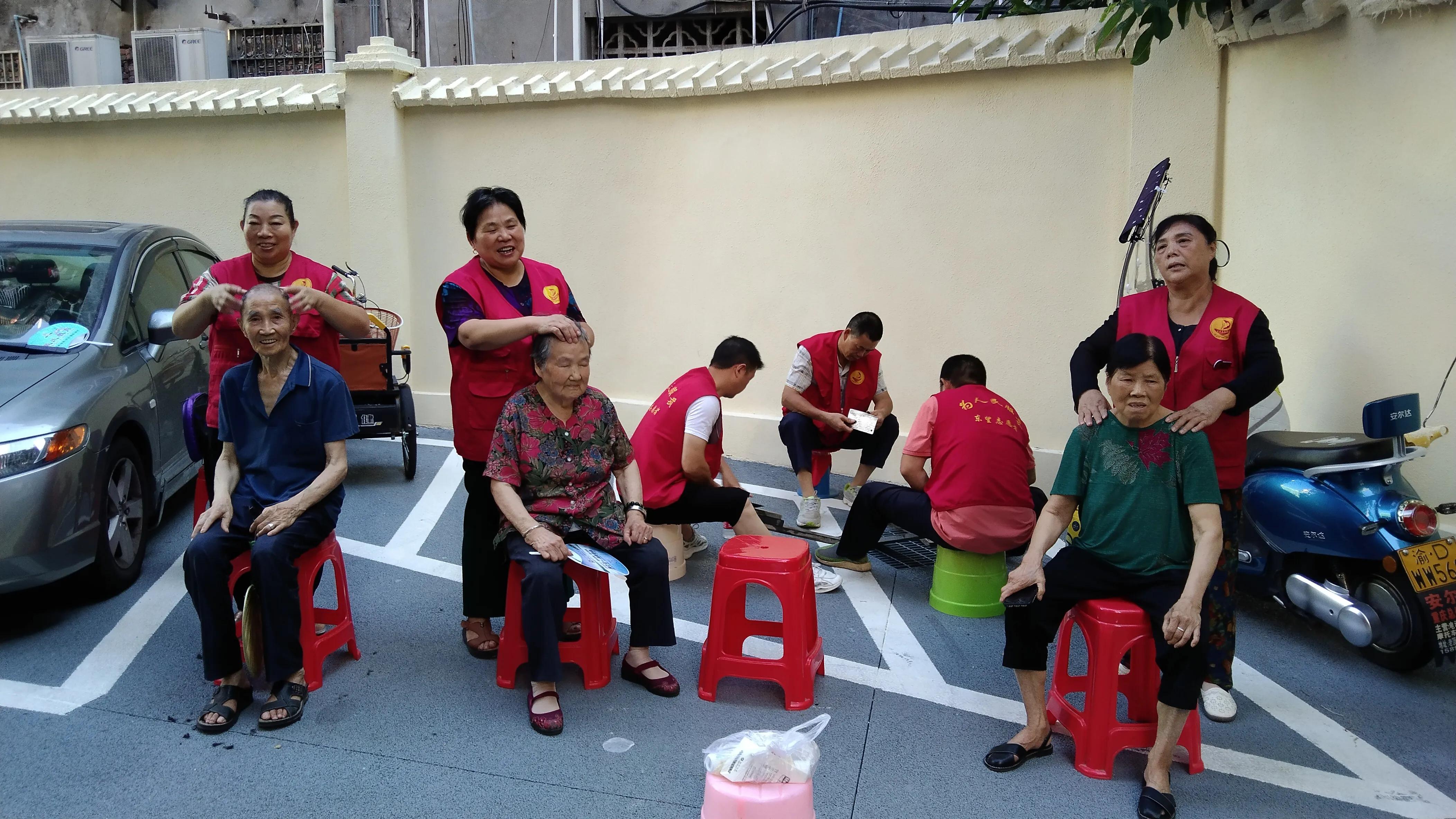 关爱老人修脚活动,关爱老人从脚开始