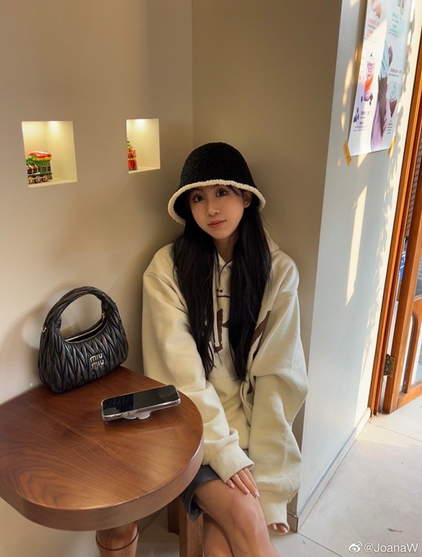 韦世豪老婆吴雅家世,韦世豪和老婆秀恩爱