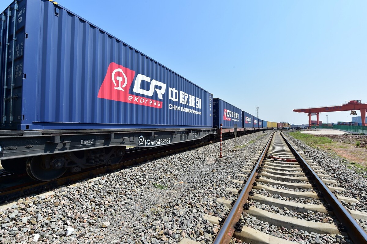 11900美元/FEU！2022年亚欧航线长约运费增长3倍