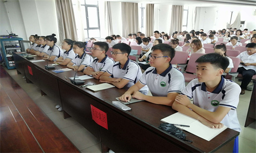 初中男孩叛逆期家长怎么办,初一男生叛逆期怎么教育