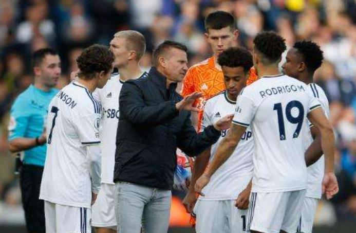 全民体育英超：埃兰路球场停电致裁判通讯系统故障，利兹联暂停