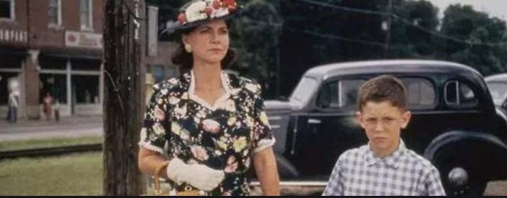 阿甘正传中蕴含的西方文化,电影阿甘正传体现的美国价值观