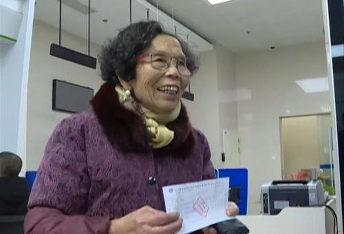 90岁奶奶陈金英的事迹,陈金英十年还债2077万元