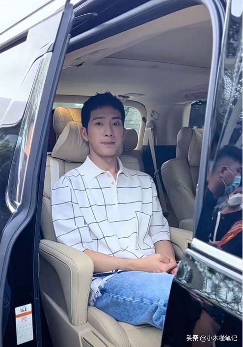 井柏然在三亚天涯镇拍的照片,井柏然出席活动的视频