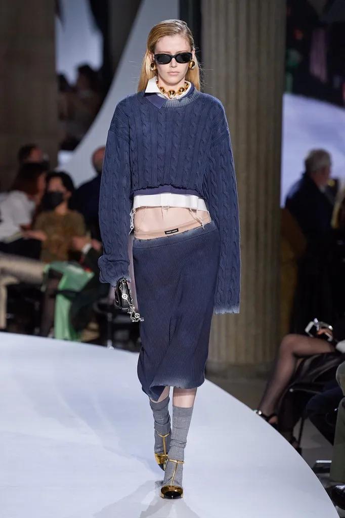 没想到!这3款“奶奶款毛衣”让姑娘们这么上头