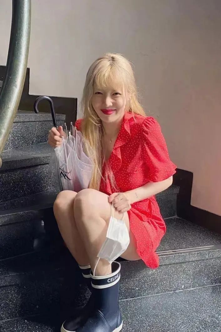 戴安娜、凯特、泫雅、坎爷都在穿！只要7000块，就能收获同款洋气