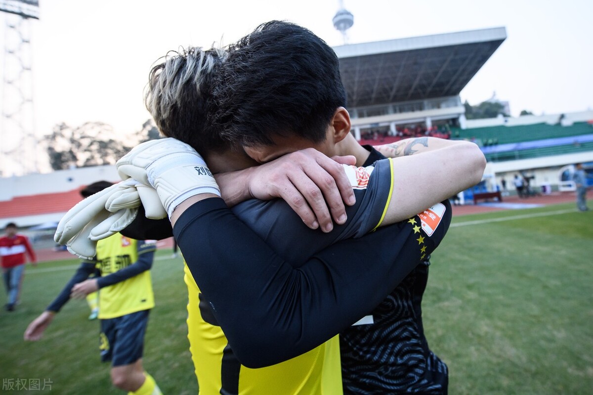 张琳芃罚点球震飞球门,张琳芃失误为啥还用他踢主力