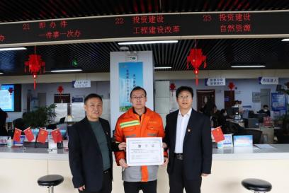 河津市：简化流程优服务一纸承诺就*证办**