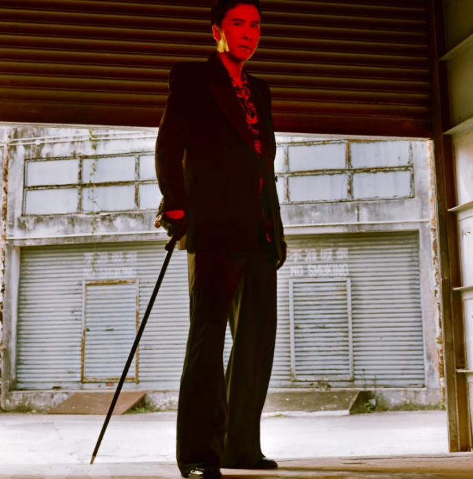 老一代的香港巨星甄子丹,甄子丹在香港的地位高不高