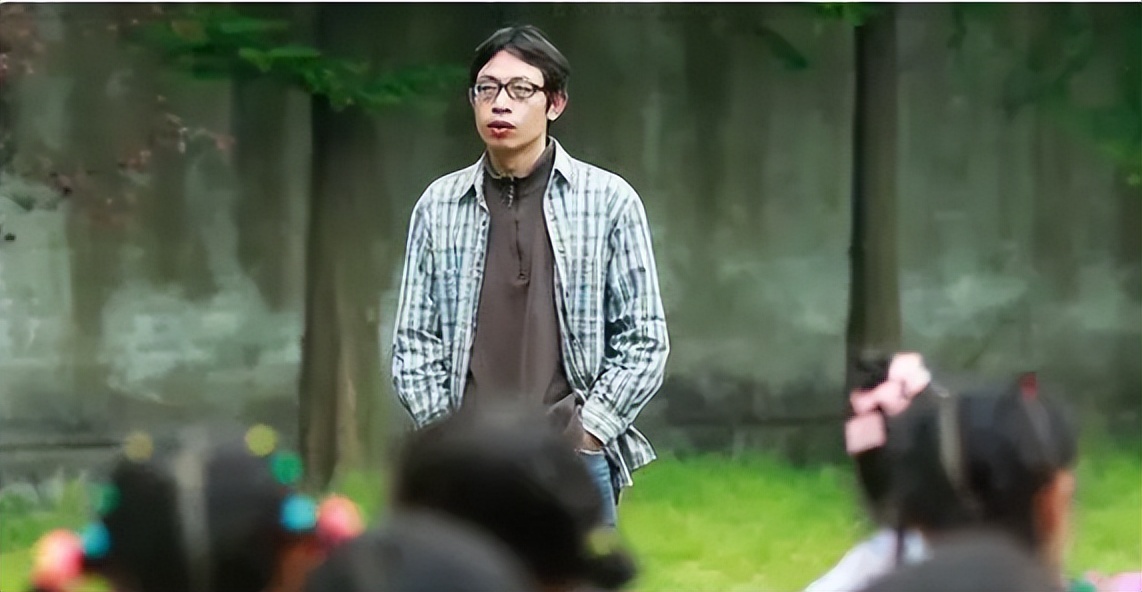 汶川地震哭泣的女主持人,汶川地震哭着播报主持人现状