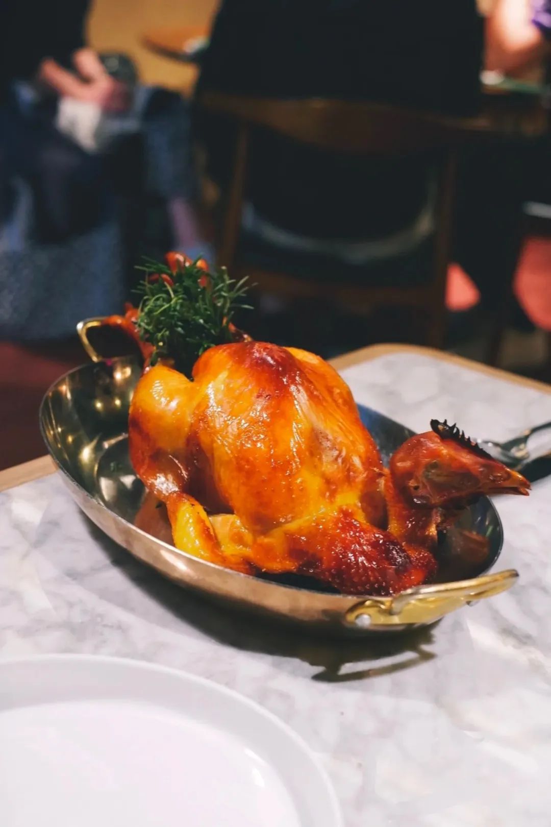 平平无奇一张合照，里面这个竟然价值百万！