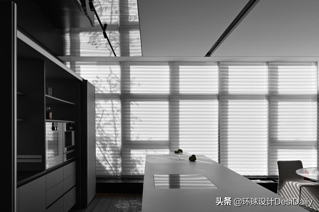 鍙ゆ湪瀛愭湀,鍙ゆ湪瀛愭湀浣滃搧