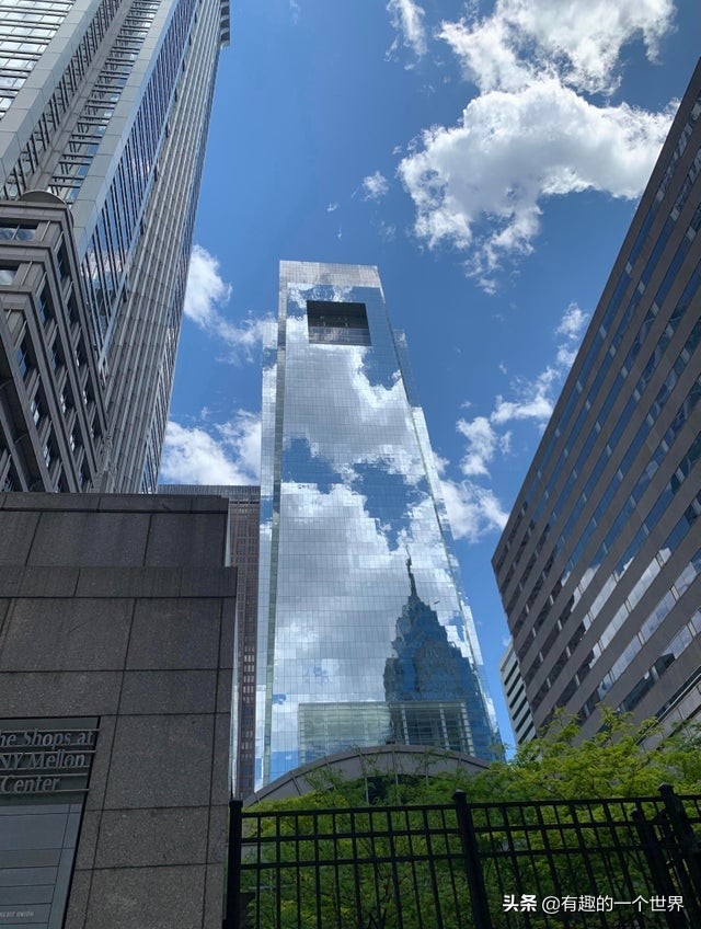 偶然记录的33个瞬间，初看很困惑，看懂后又觉得很妙