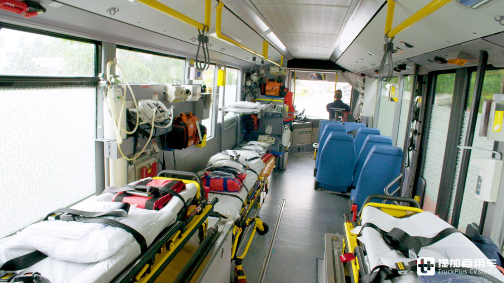 由12米奔驰Citaro公交改装，这么大的救护车，到底有何专业用途？