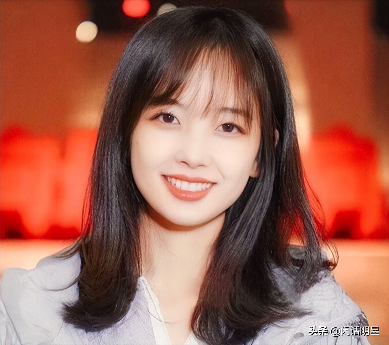 央视最美记者王冰冰走红,央视最美记者王冰冰成都录节目