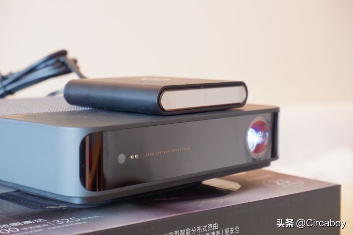 手机就可以投屏,为啥还要买个电视盒子?爱奇艺电视果6使用体验