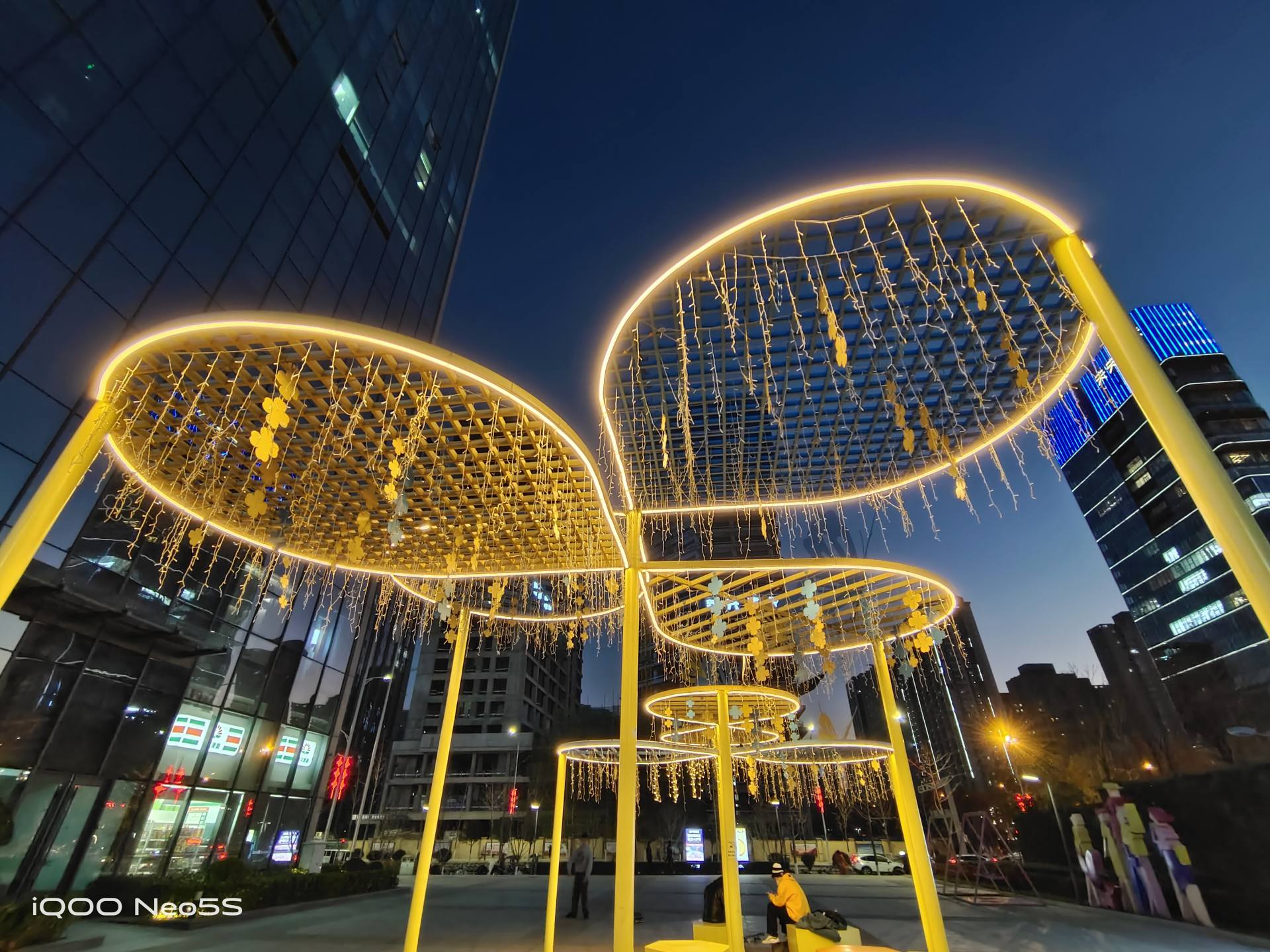 iqooneo5s测评对比一加9,iqooneo5s双芯旗舰