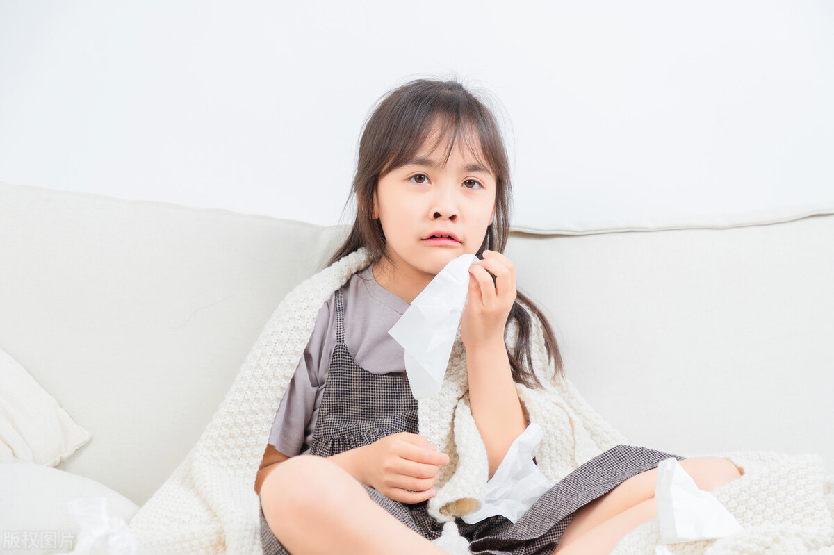 宝宝发烧降温小妙招39度手脚发烫,小孩半夜发烧物理降温