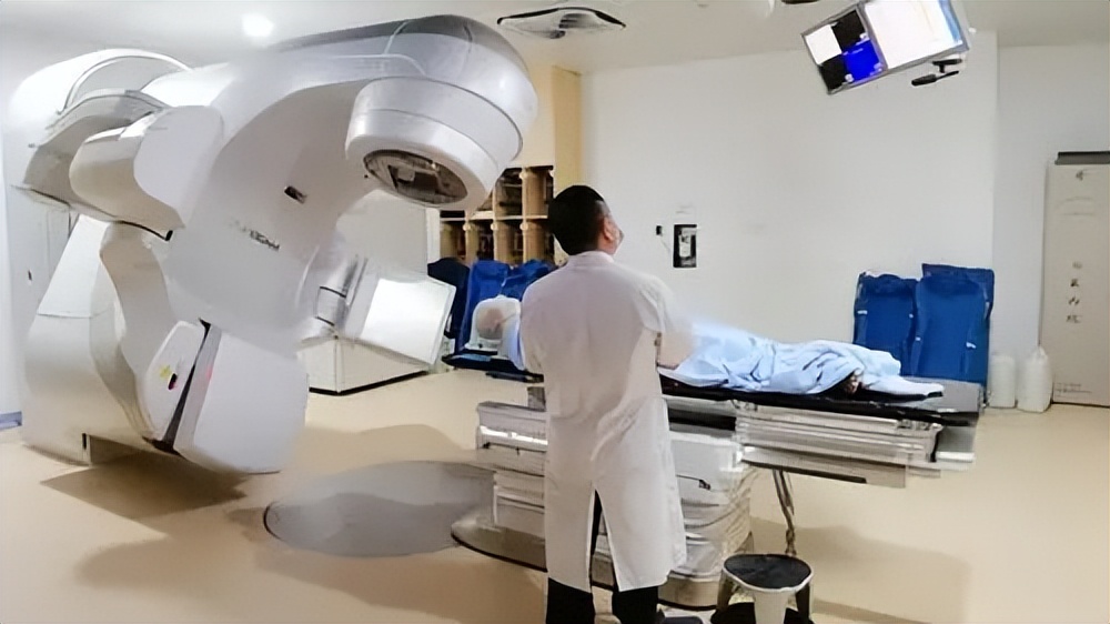 3岁女童高烧不退视频,儿童持续发烧40度左右不退怎么办