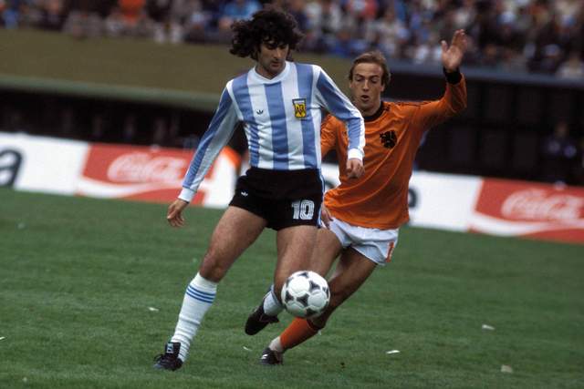 阿根廷足协主席宣布要为球王梅西退役10号球衣，足协不应滥用权力