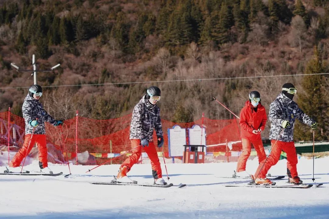 离乐山最近的滑雪场,乐山滑雪温泉