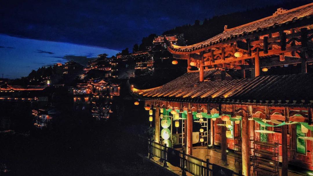 当古镇迎来了玩手游的年轻人,当古镇遇到了玩手游