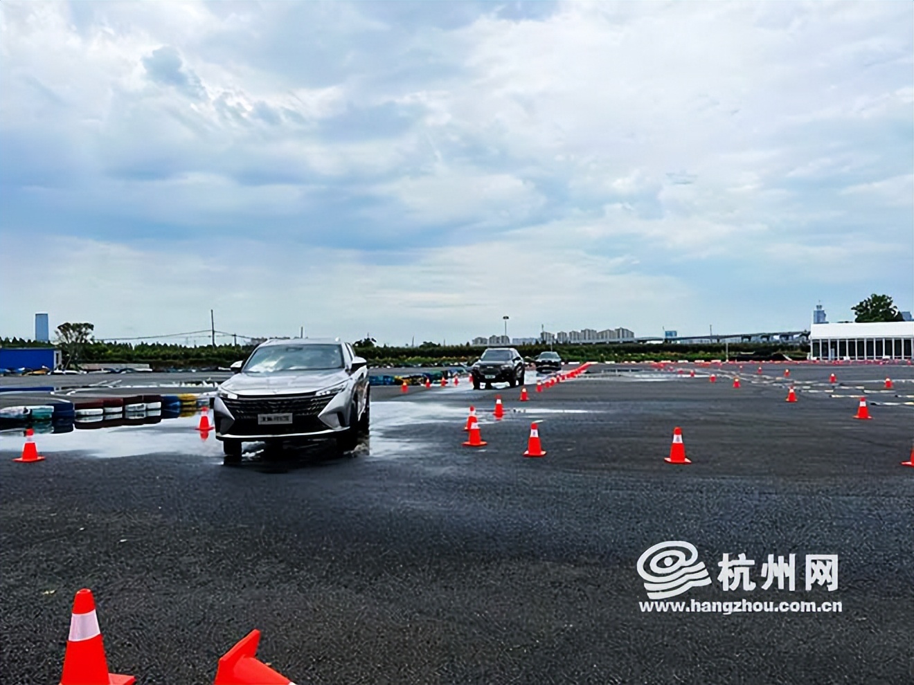 寻求自我突破试驾荣威rx5max,新款荣威rx5max2.0试驾视频