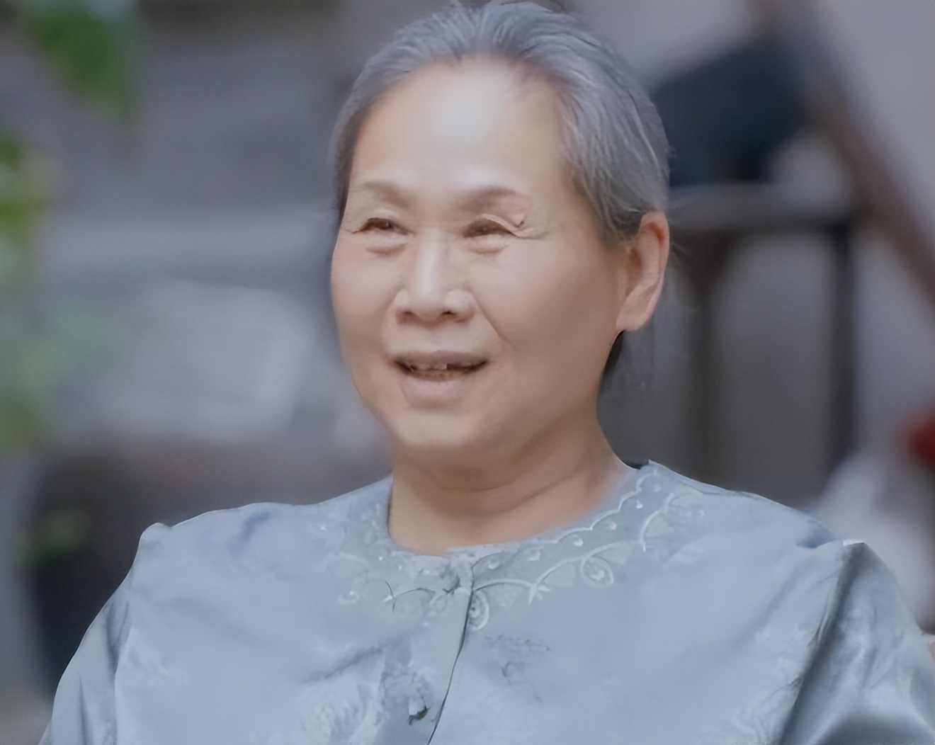 苇青演疯老太太,老太太演员苇青