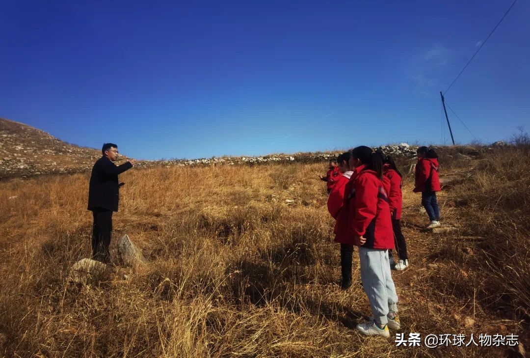 “逼”学生吃虾的山村校长，和被他守护的童年