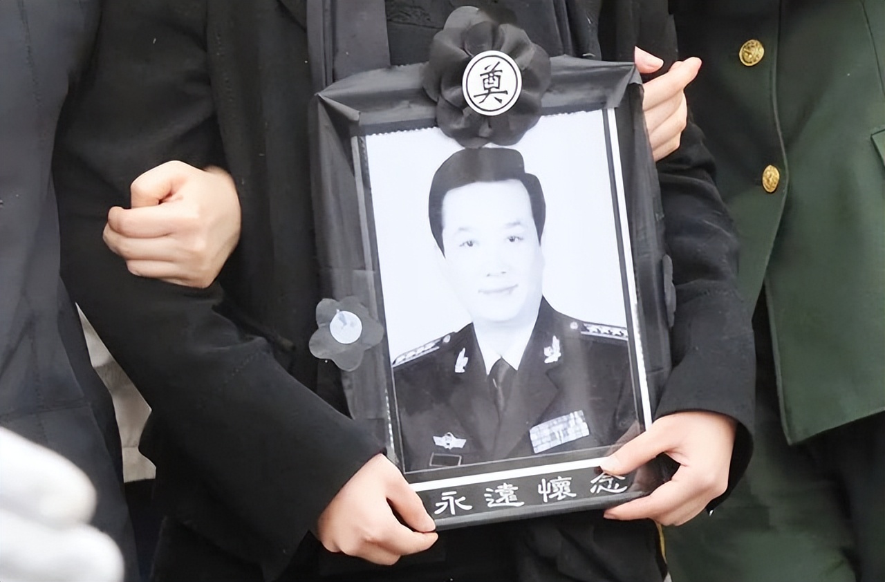 王平：逝世原因令人心酸，葬礼上姜昆蔡明含泪送别