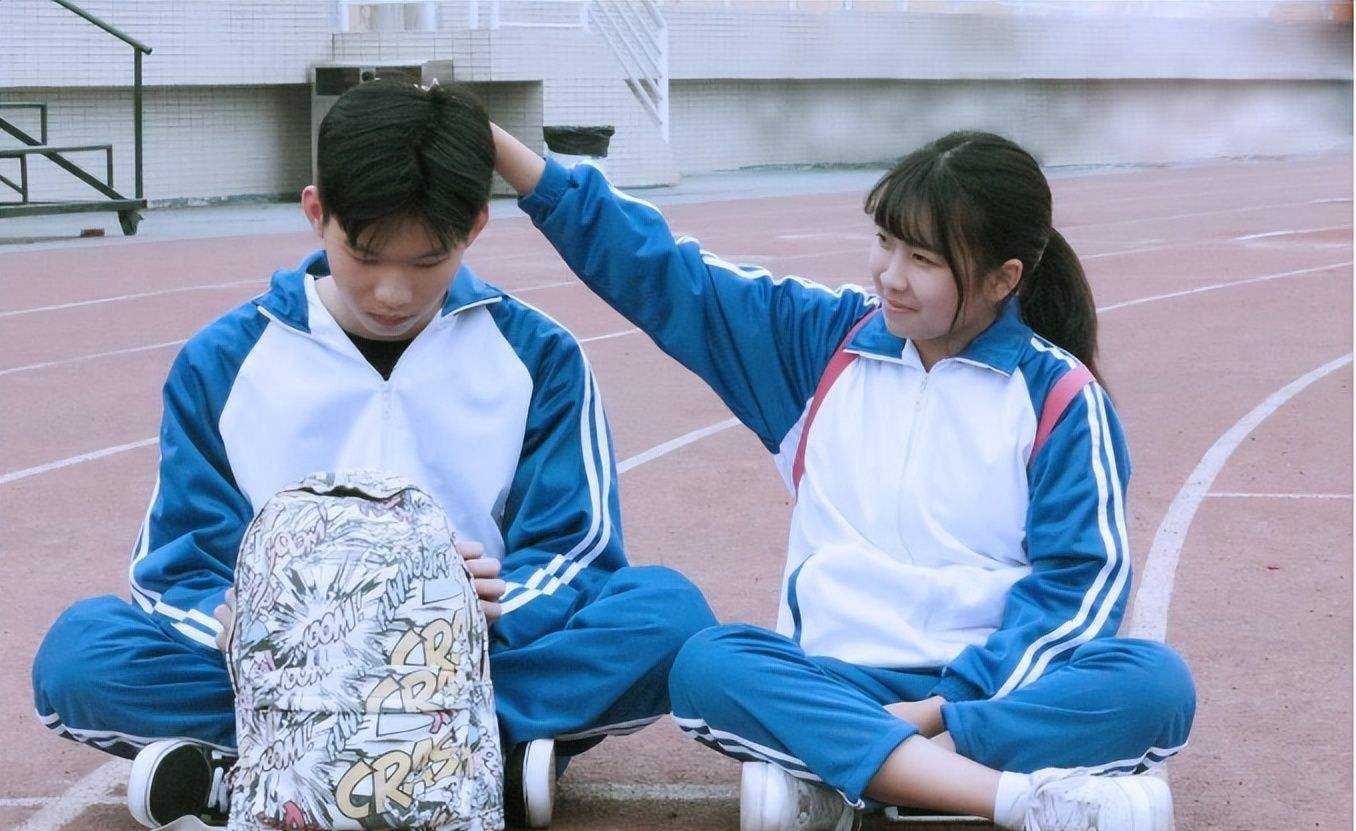 男孩子用卫生巾的正确方式,孩子使用卫生巾方法