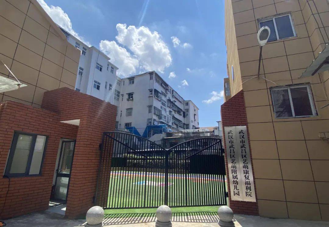 毕业季|康复家长给艺萌老师送来了锦旗和感谢信……