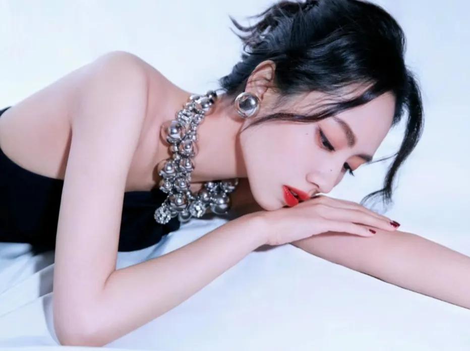 薛之谦刘惜君笑场完整版,刘惜君忘词薛之谦笑场聊表心意