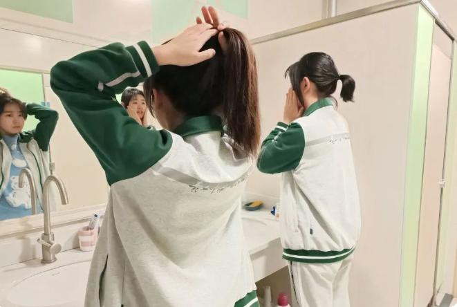 以一日之力，应朝阳之功——记乐山东辰高中部的一天