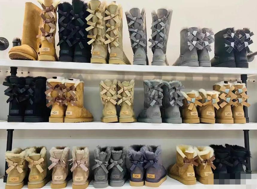 靠审丑年销500万双，这家爆火鞋牌，凭什么带火中国小村？