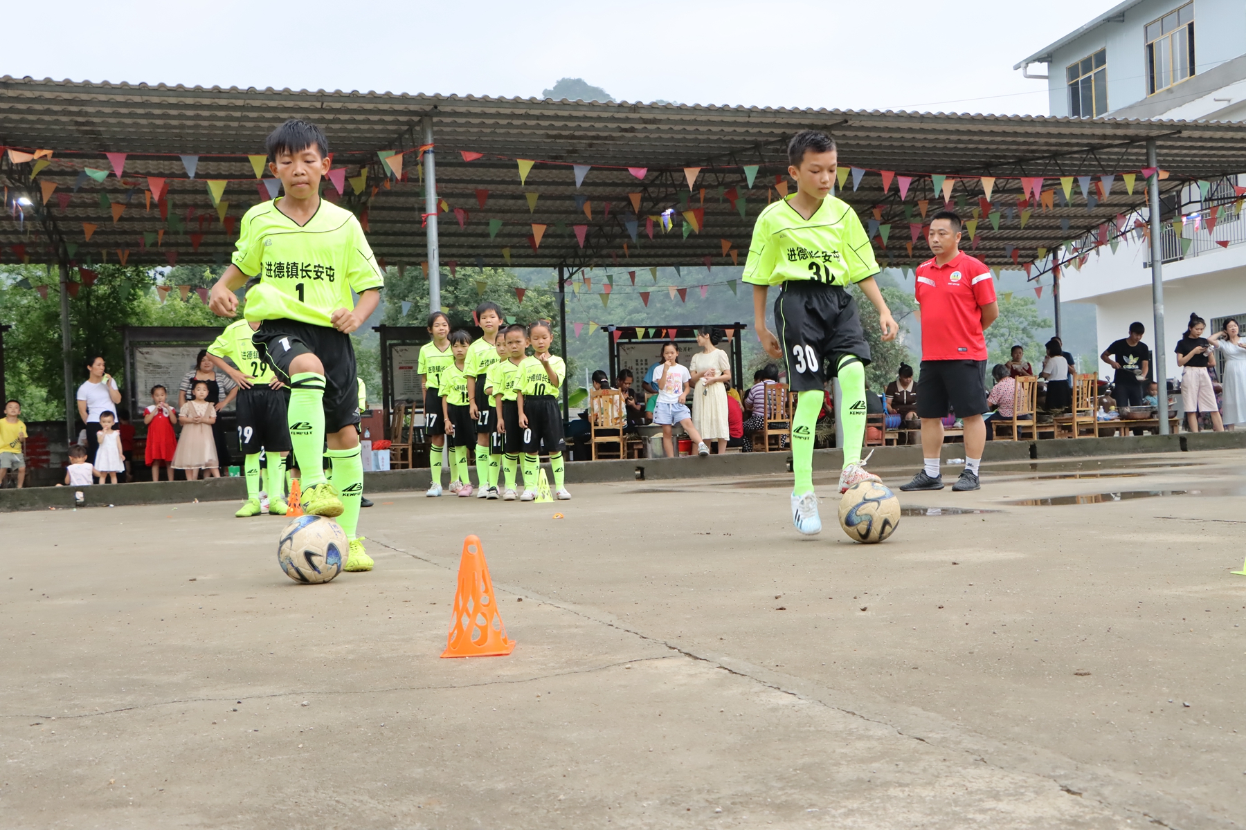 足球传情“粽”享长安