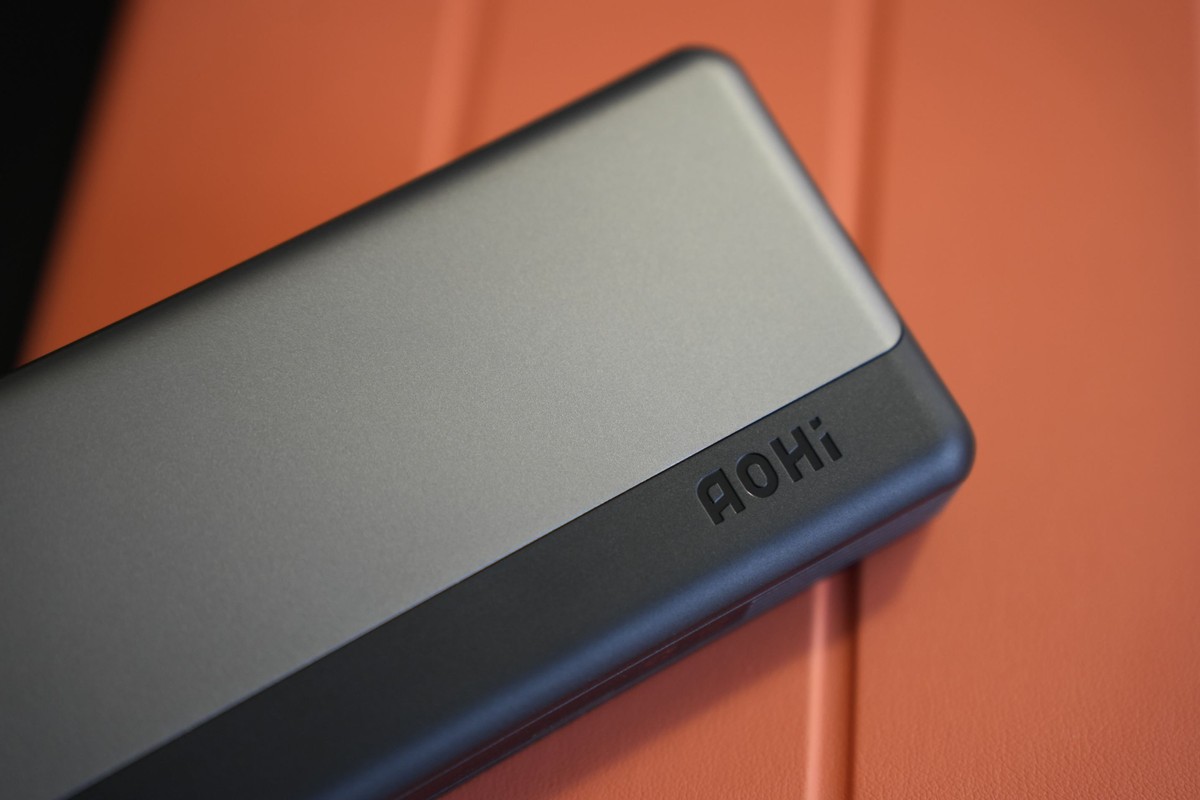 充电宝标准版和亮配版哪个好,哪款充电宝闪充最好