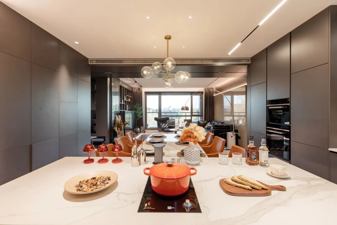 博洛尼Boloni潮尼看｜美拉德风，给疲惫一记“温柔的”上勾拳