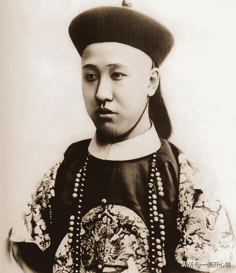 毁三观:旗人格格大腿岔开豪放洗衣,地主三妻四妾不输女明星2