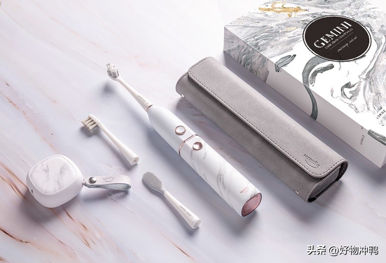 情人节给女朋友送什么礼物又不贵,情人节礼物给女朋友送什么比较好