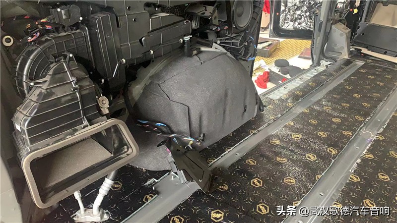 威霆隔音降噪改装,奔驰威霆汽车隔音降噪