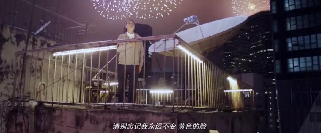 摘皇家*徽警**，无误差手表，放5次烟花，8部细节拉满的回归题材电影