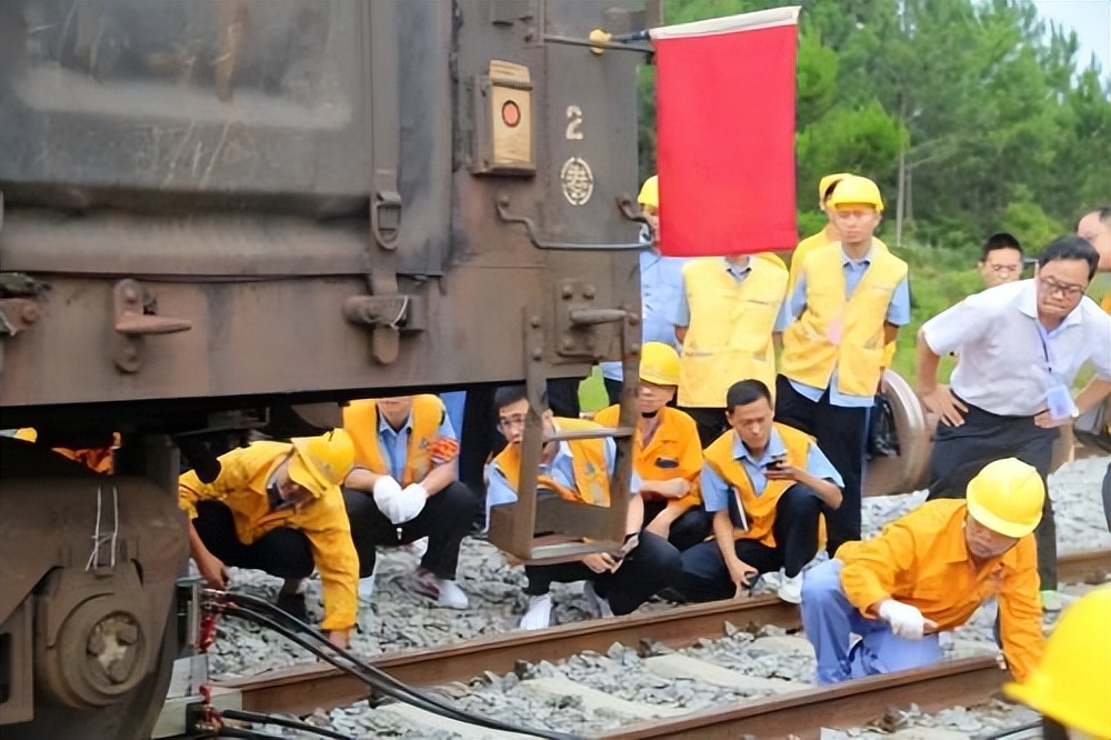 铁路局薪资待遇,铁路局招聘大专生工资待遇怎么样