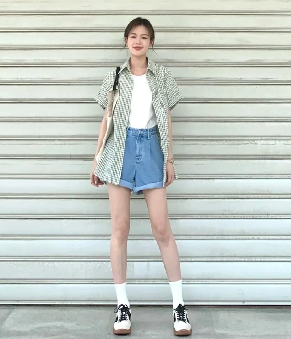 20组牛仔短裤穿搭示范：实穿又百搭好看又好学