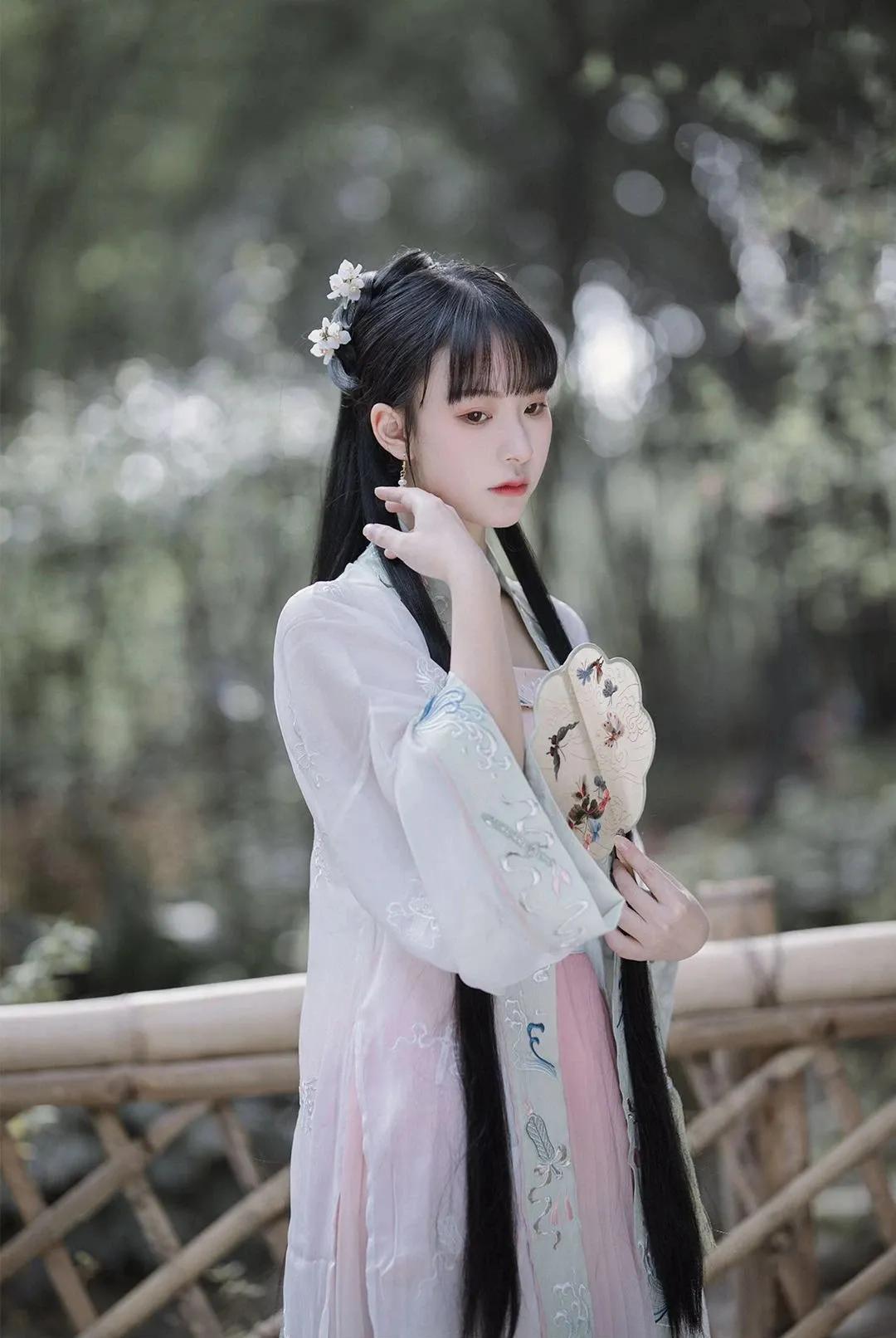 踏青看梨花的诗句,春游赏桃花七律诗