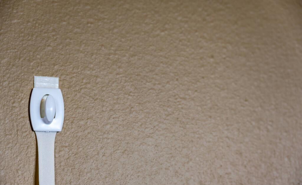 挂钩掉下来用什么粘上去永久不掉,免粘挂钩总是掉怎么办